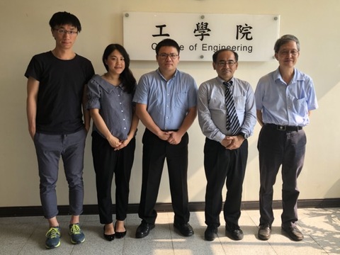 0530-Group photo with Prof. Wei.jpg
